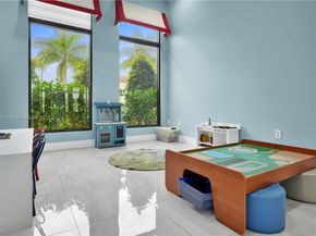 909 NE 211th St, Miami FL 33179