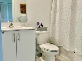 909 NE 211th St, Miami FL 33179