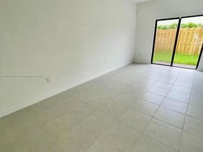 909 NE 211th St, Miami FL 33179