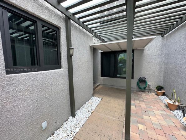 11331 NW 15th Ct, Pembroke Pines FL 33026