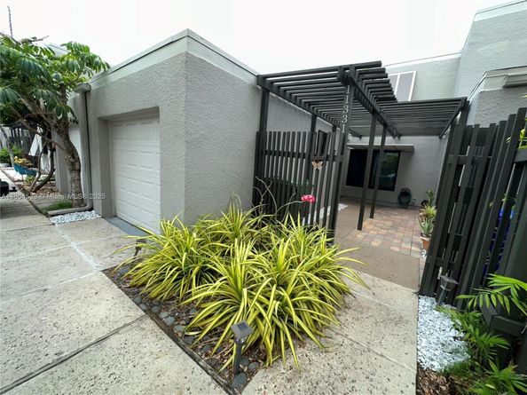 11331 NW 15th Ct, Pembroke Pines FL 33026