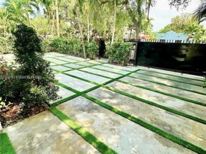 545 NW 47th St, Miami FL 33127