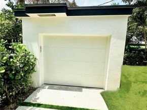 545 NW 47th St, Miami FL 33127