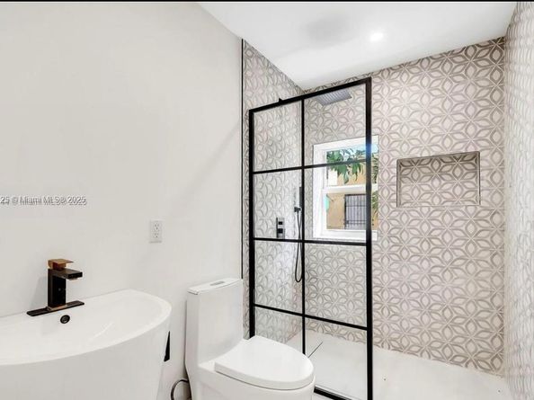 545 NW 47th St, Miami FL 33127