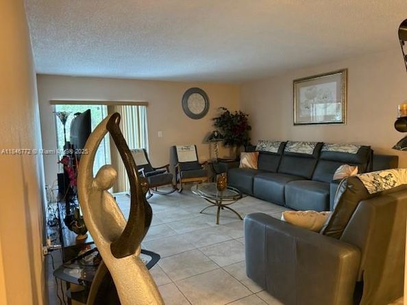 9357 Fontainebleau Blvd D210, Miami FL 33172