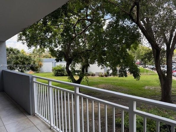 9357 Fontainebleau Blvd D210, Miami FL 33172