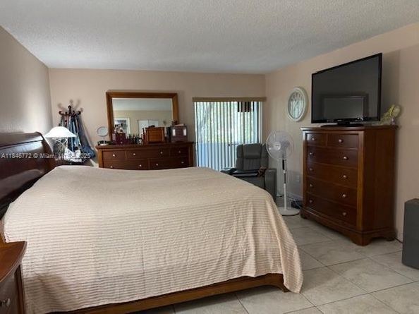 9357 Fontainebleau Blvd D210, Miami FL 33172