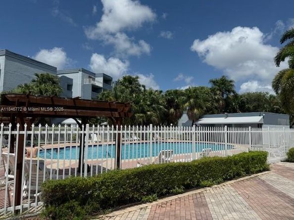 9357 Fontainebleau Blvd D210, Miami FL 33172