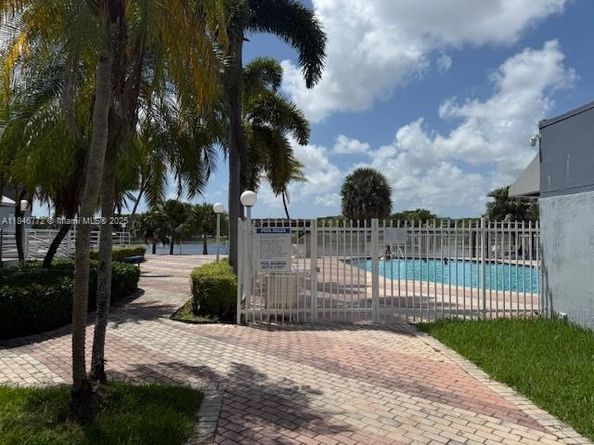 9357 Fontainebleau Blvd D210, Miami FL 33172