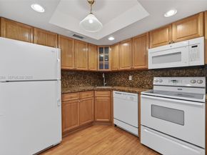 111 Golden Isles Dr D12, Hallandale Beach FL 33009