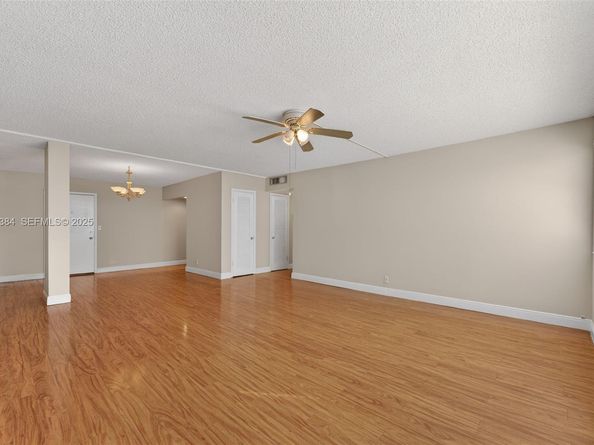 111 Golden Isles Dr D12, Hallandale Beach FL 33009