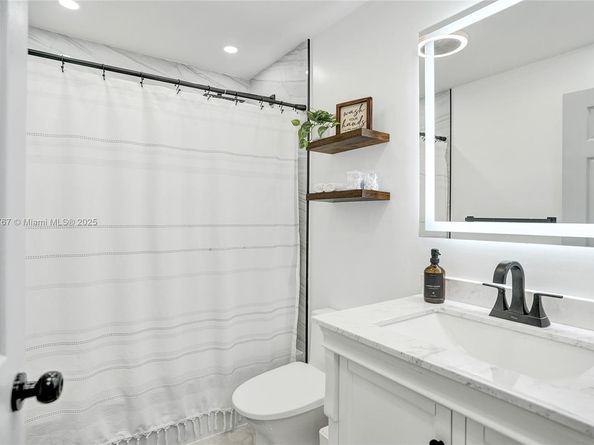 9350 NW 43rd Mnr, Sunrise FL 33351