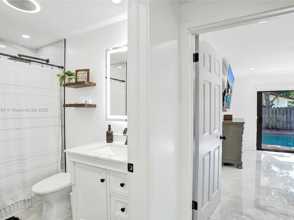 9350 NW 43rd Mnr, Sunrise FL 33351