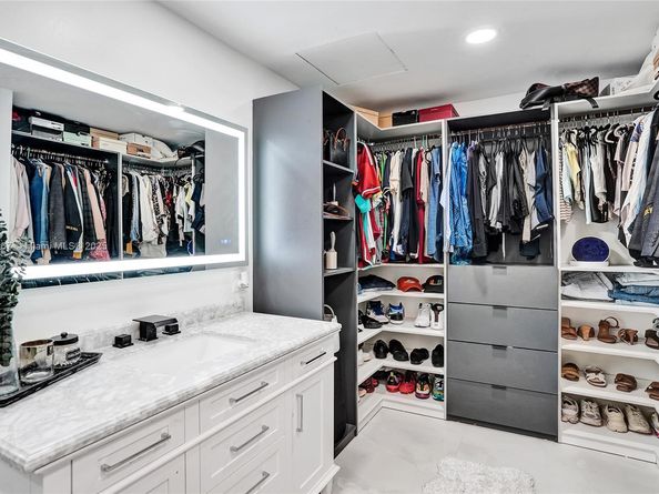 9350 NW 43rd Mnr, Sunrise FL 33351