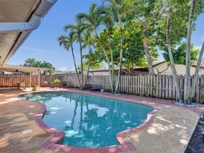 9350 NW 43rd Mnr, Sunrise FL 33351