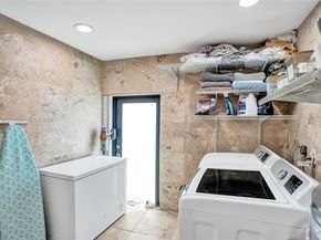 9350 NW 43rd Mnr, Sunrise FL 33351