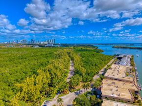 2000 NE 135th St 708, North Miami FL 33181