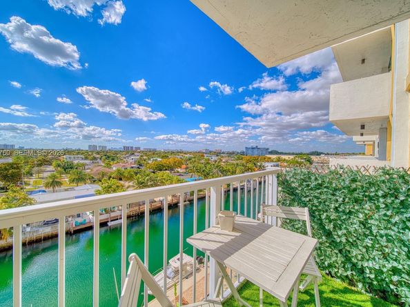 2000 NE 135th St 708, North Miami FL 33181