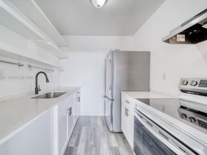 2000 NE 135th St 708, North Miami FL 33181