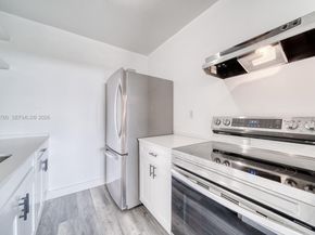 2000 NE 135th St 708, North Miami FL 33181