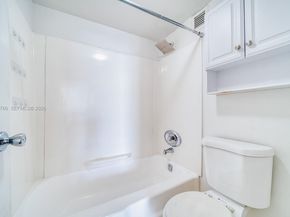 2000 NE 135th St 708, North Miami FL 33181