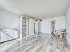 2000 NE 135th St 708, North Miami FL 33181