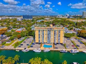 2000 NE 135th St 708, North Miami FL 33181