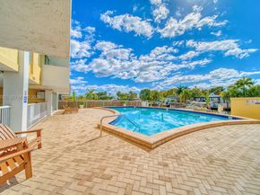 2000 NE 135th St 708, North Miami FL 33181