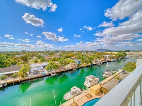 2000 NE 135th St 708, North Miami FL 33181