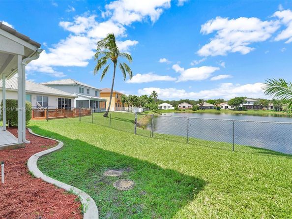 5885 SW 102nd Ave, Cooper City FL 33328