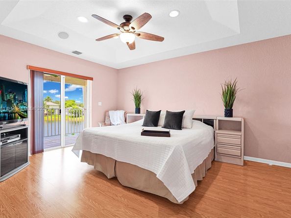 5885 SW 102nd Ave, Cooper City FL 33328