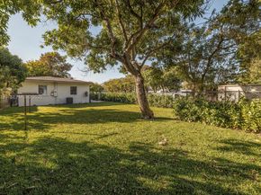 424 NW 53rd St, Miami FL 33127