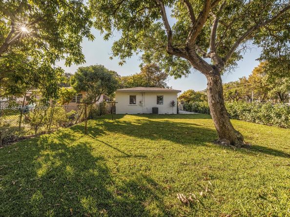 424 NW 53rd St, Miami FL 33127