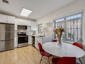 424 NW 53rd St, Miami FL 33127