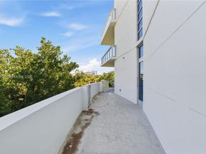 1090 NW N River Dr 404, Miami FL 33136