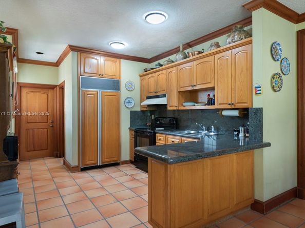 9360 SW 66th St, Miami FL 33173