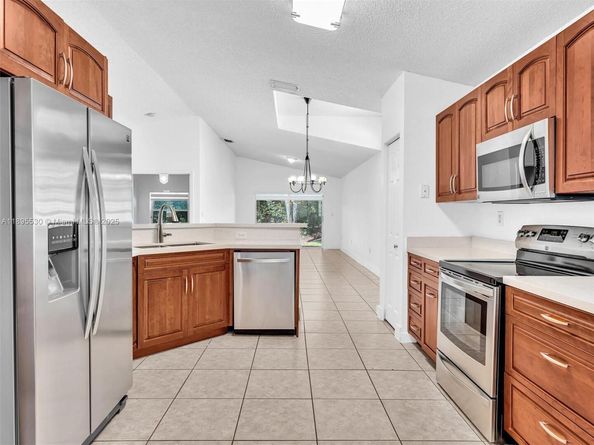4147 Sapphire Ter, Weston FL 33331
