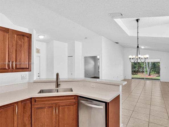 4147 Sapphire Ter, Weston FL 33331