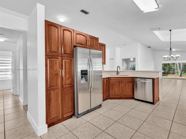 4147 Sapphire Ter, Weston FL 33331