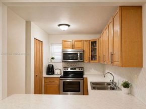 1910 W 56th St 3121B, Hialeah FL 33012