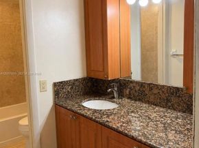 1910 W 56th St 3121B, Hialeah FL 33012
