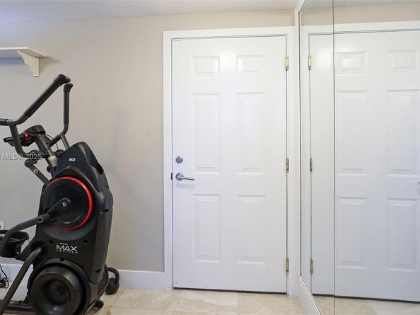 8025 SW 91st Ave, Miami FL 33173