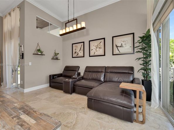 8025 SW 91st Ave, Miami FL 33173