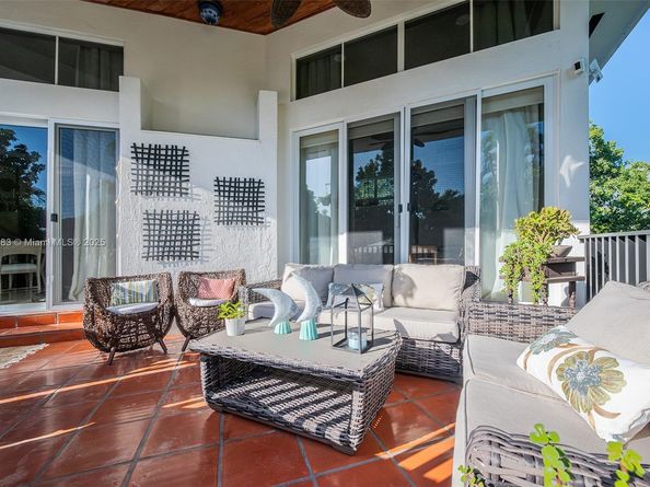 8025 SW 91st Ave, Miami FL 33173