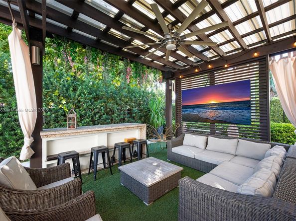 8025 SW 91st Ave, Miami FL 33173