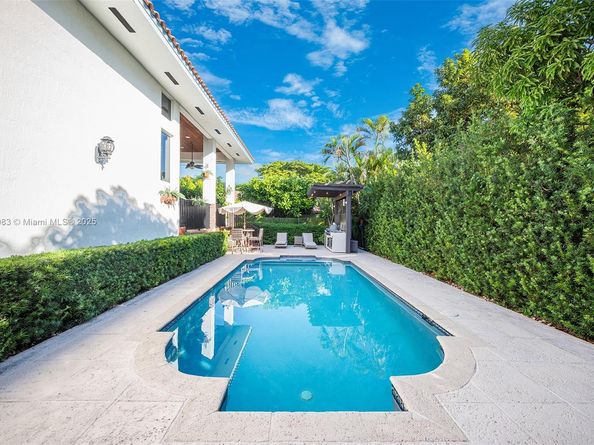 8025 SW 91st Ave, Miami FL 33173