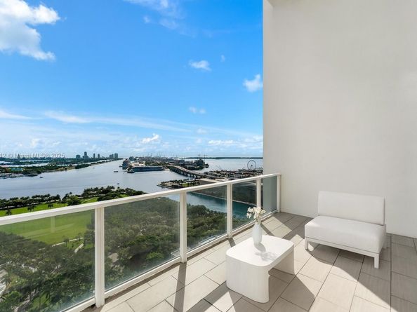 1040 Biscayne Blvd 2402, Miami FL 33132