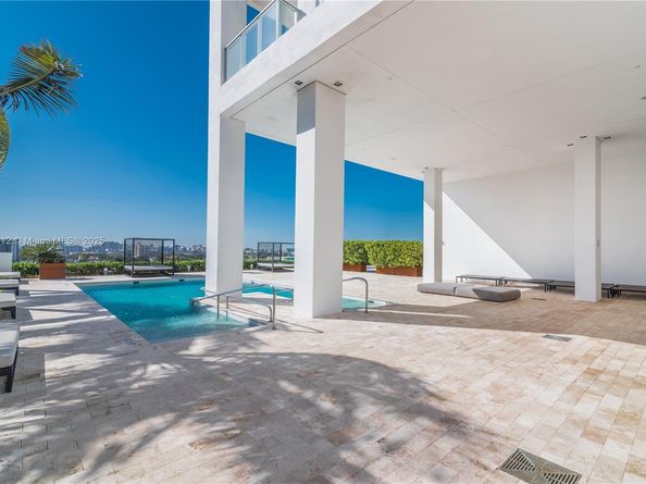 1040 Biscayne Blvd 2402, Miami FL 33132
