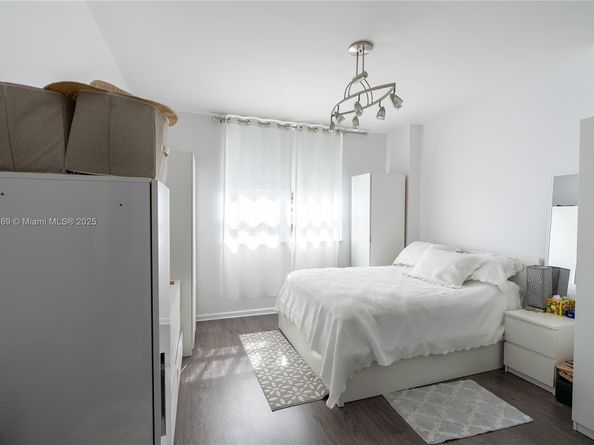 801 Brickell Key Blvd 1407, Miami FL 33131