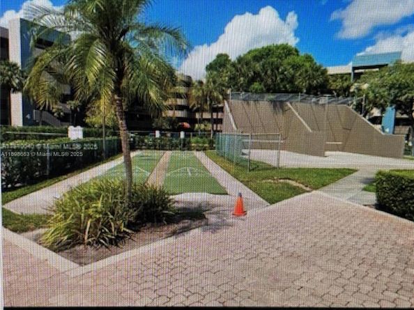 900 Colony Point Cir 305, Pembroke Pines FL 33026